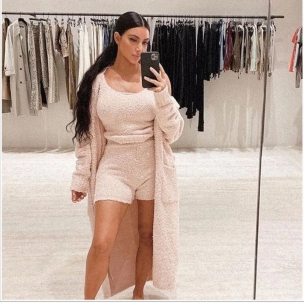 SKIMS KIM KARDASHIAN LONG BOUCLE COZY KNIT ROBE WHITE CREAM SZ L/XL $168